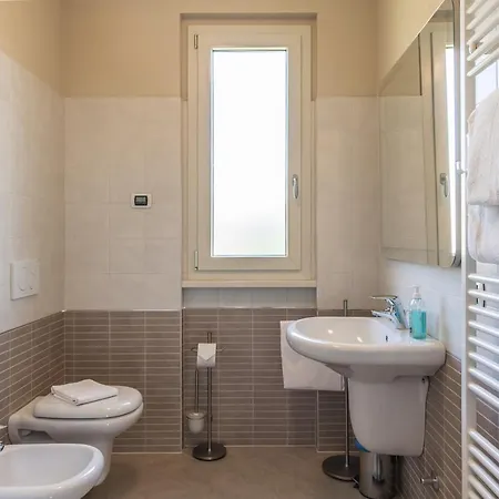 - Tremezzina Apartament *